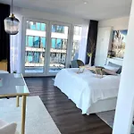 Helles über Den Dächern Rostocks Apartment
